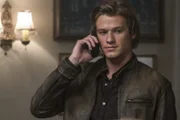 MacGyver (Lucas Till) und Jack schließen sich mit einem russischen Bombenbauer zusammen, um in Moskau einen Sprengkopf zu entschärfen. Als der damit zusammenhängende Computer den Geist aufgibt, muss er die Kiste wieder zum Laufen zu bringen und einen neuen Kalten Krieg zu verhindern ...