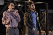 Alan (Jon Cryer, l.), Walden (Ashton Kutcher, r.)