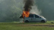Feuerwehrübung mit Pyrotechnik-Pkw.
