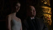 Elise Paschen (Erica Sweany) und Raymond 'Red' Reddington (James Spader)