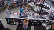 PKW, der in einen Laden hineingefahren ist