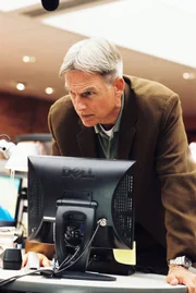 Gibbs (Mark Harmon) und sein Team untersuchen auf einem U-Boot einen Mordfall, dort machen sie eine merkwürdige Entdeckung ...