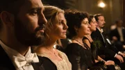 l-r Diego (Pedro Alonso), Alicia Alarcón (Amaia Salamanca), Doña Teresa (Adriana Ozores), Sofía Alarcón (Luz Valdenebro), Alfredo Vergara (Fele Martínez)