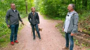 Coach Andreas Ohligschläger (r) mit Hund Lenny und seinen beiden Haltern Melanie und Oliver.