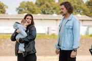 David (Diego Carlos Seyfarth) gibt Leo in einem Akt der Vaterliebe frei und bringt Vivien (Sharon Berlinghoff) dadurch ins Nachdenken.