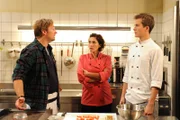 Patrick bekommt Gregors Frust ungefiltert zu spüren. Von links: Gregor Brunner (Holger Matthias Wilhelm), Fanny Brunner (Katrin Lux) und Patrick Westenrieder (Lucas Bauer).