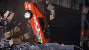 Petersens Flucht endet in einer Halle auf dem Industriegelände...