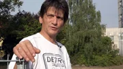 An der polnischen Grenze in Frankfurt an der Oder möchte der 53-jährige Mike nach sieben Jahren Arbeitslosigkeit in die Berufswelt starten.