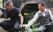 Endlich kann Steve (Alex O'Loughlin, l.) seinen Erzfeind Wo Fat (Mark Dacascos, r.) bei einem Überraschungsangriff dingfest machen. Doch dann muss er feststellen, dass die japanische Yakuza ihnen dicht auf den Fersen ist und beide tot sehen will ...