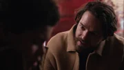 Leo (Dominic Allburn, re.) schmiedet mit seinem Sohn (Samuel Eide, li.) einen riskanten Plan.