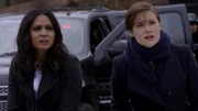 Meera Malik (Parminder Nagra, l.) und Elizabeth Keen (Megan Boone, r.)