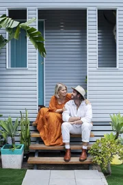 Erin (l.); Jules (r.)