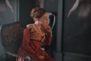 Esther Denham (Charlotte Spencer)