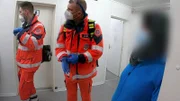 In der Nachtschicht werden Daniel Tim und Matthias Vollmer zu einem Einsatz in ein Asylantenheim gerufen. Sie finden einen Suizidversuch vor, doch die Sprachbarriere erschwert ihnen die Arbeit.