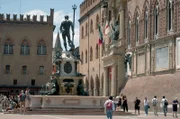 Die Objekte in Giorgio Morandis Gemälden verweisen auf eine Realität aus Stein und Erde: auf seine Geburtsstadt Bologna.