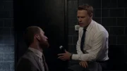 Garrote Man (William Popp, l.) und Donald Ressler (Diego Klattenhoff, r.)