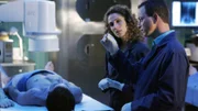 Ein bekannter College-Football-Spieler wird mit einer tödlichen Stichwunde im Hals in einer Hotelsuite gefunden. Für Detective Stella Bonasera (Melina Kanakaredes) und Detective Mac Taylor (Gary Sinise) beginnt die Obduktion.