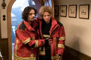 Bea (Christiane Brammer) kommt nach ihrem ersten Feuerwehreinsatz im neuen Jahr an ihre Grenzen. Albert (Alessio Hirschkorn) bringt sie nach Hause.
