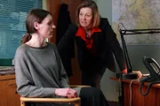 DCI Julie Dodson (Pippa Haywood) befragt DC Rachel Bailey (Suranne Jones).