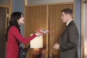 Als Tom (Doug Savant, r.) endlich mal sagt, was er denkt, wird er von Therapeutin Dr. Graham (Jane Leeves, l.) vor die Tür gesetzt ...