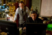 L-R: Harold Finch (Michael Emerson) und John Reese (Jim Caviziel)