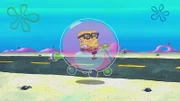SpongeBob kreiert ein Blasenboot und erregt Aufsehen, aber Mrs. Puff ist davon nicht angetan.  +++
