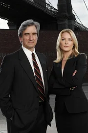 L-R: Jack McCoy (Sam Waterston), Serena Southerlyn (Elisabeth Ršhm).