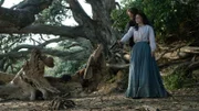 Crosbie Wells (Ewen Leslie, hinten); Anna Wetherell (Eve Hewson, vorne)
