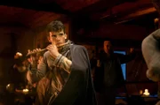 Tamino (Ilyes Raoul) mit der Zauberflöte.