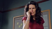 Jane Rizzoli (Angie Harmon) kann es kaum glauben: Das einzige Beweisstück in einem brutalen Raubüberfall - ein Schneidebrett mit Blutspuren - ist aus dem Asservatenkammer gestohlen worden.