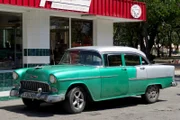 Oldtimer prägen noch immer das Straßenbild auf Kuba.