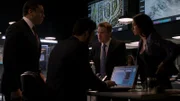 L-R: Harold Cooper (Harry Lennix), Aram Mojtabai (Amir Arison), Donald Ressler (Diego Klattenhoff) und Samar Navabi (Mozhan Navabi)