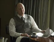 Raymond 'Red' Reddington (James Spader)