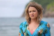 Catrina McVey (Kimberley Nixon) ist eine beliebte Fernsehmoderatorin der Urlaubssendung "Hot Spots".