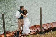Sidney Parker (Theo James, li.), Charlotte Heywood (Rose Williams)
