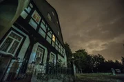 Fachwerkhaus nachts.