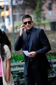 Reese (Jim Caviezel)