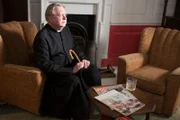 Father Brown (Mark Williams) rätselt was wirklich hinter dem Tod des jungen Alexander steckt.