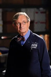 Donald Mallard (David McCallum)