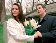 Im Bild: Charlotte (Kristin Davis) hat auf dem Friedhof einen Mann kennengelernt.