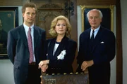 Gräfin Christine von Guldenburg (Christiane Hörbiger) und ihr Sohn Sascha (Jochen Horst, li.) haben Bankier Schulte (Malte Jaeger) um finanzielle Hilfe ersucht. Schulte aber stellt eine Bedingung.