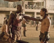 Müssen einen schrecklichen Verlust hinnehmen: Gannicus (Dustin Clare) und Drago (Peter Mensah) ...
