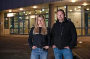 S&Uuml;DWESTRUNDFUNK Nachtstreife II. Staffel Melina Reisel und Dominic Gillot vor dem Polizeipr&auml;sidium Mainz.
