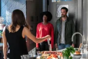 Taylor Harding (Kirby Howell-Baptiste) und Eli Cohen (Reid Scott)