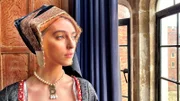 Hampton Court Palace - Model in Anne Boleyn's dress