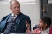 Raymond 'Red' Reddington (James Spader, l.)