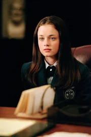 Während Rory (Alexis Bledel) einen grauenvollen ersten Schultag an der Chilton verlebt, versinkt auch Lorelais Tag immer mehr im Chaos ...