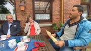 Geldübergabe_v.li. Klaus und Irma Michaelis, Sükrü Pehlivan (Moderator)
