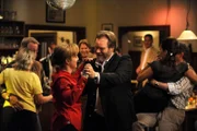 Vroni und Stadlbauer schwingen zusammen das Tanzbein und haben sichtlich Spaß. Von links: Vroni Brunner (Senta Auth) und Stadlbauer (Andreas Geiss).
