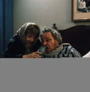 Frau Eichinger (Erni Singerl) und Meister Eder (Gustl Bayrhammer).